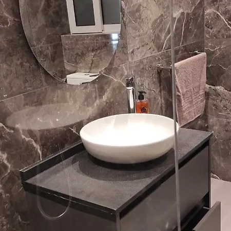 3 Bed Apartament Апартаменты *
